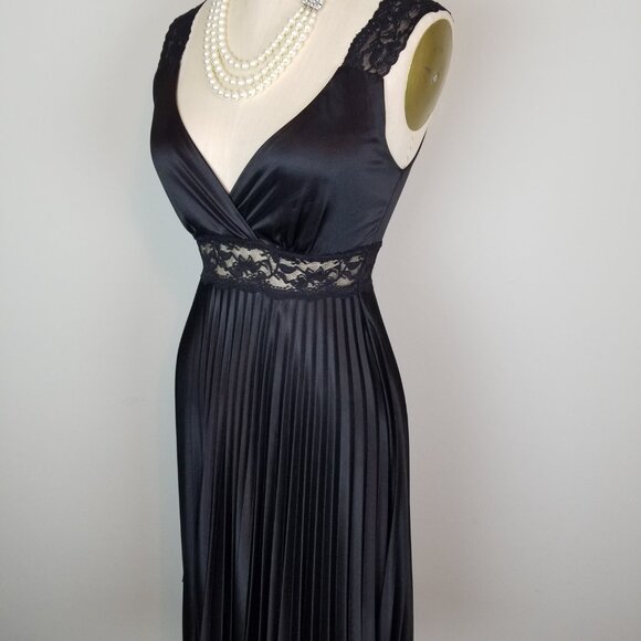 Classic Little Black Dress w/Pleated A Line Skirt & Sheer Lace Panel @ Waist * S - Picture 2 of 10